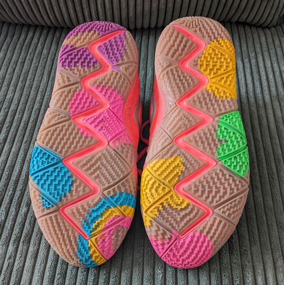 Nike Kyrie 4 Lucky Charms - Picture 3 of 9